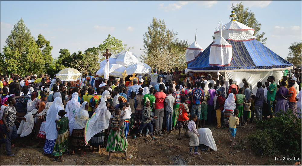 Une nouvelle église rejoint le cortège de la fête du Timkat. (4)