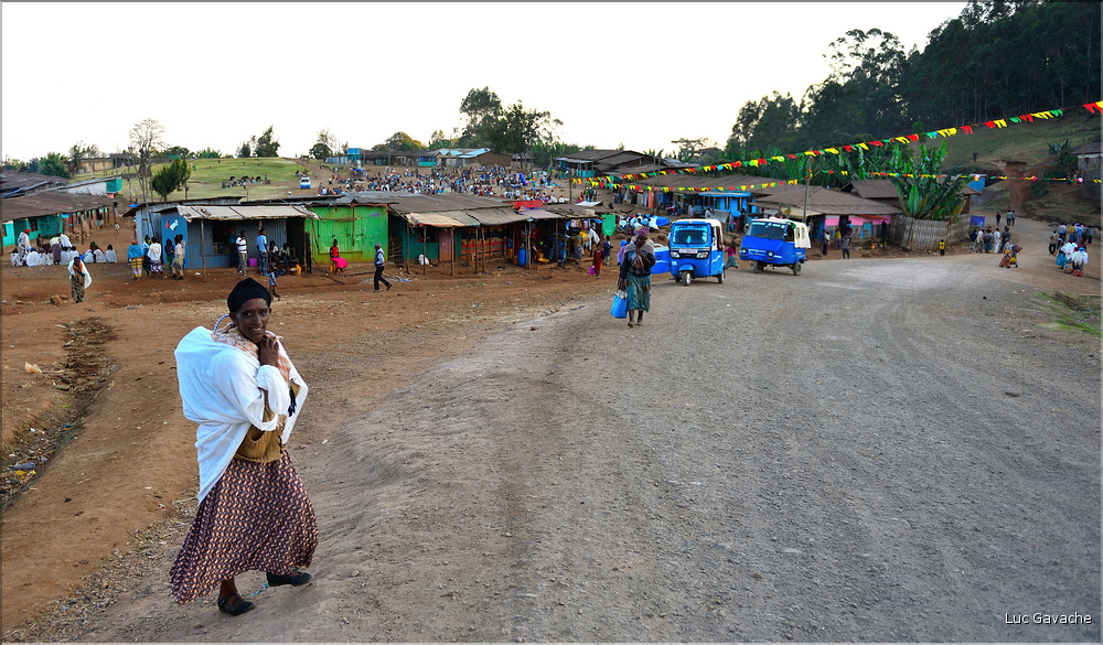 Jour de marché chez les Dorzes du village d'Hayzo près d'Arbaminch. (17)