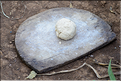 Après plusieurs semaines de fermentation on en tire une pâte qui servira à faire une galette. (3)