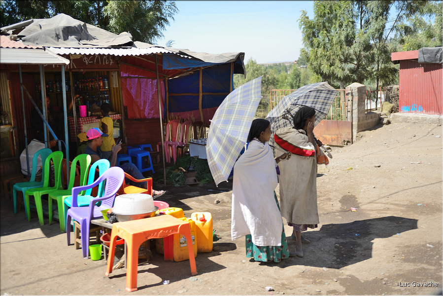 Lalibela est le plus important lieu saint de l'orthodoxie éthiopienne et attire de nombreux pèlerins.  (3)