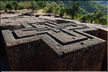 A Lalibela on dénombre pas moins de onze églises du XII ème siècle, creusées à même le sol volcanique. Ici St. Georges. (8)