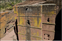 A Lalibela on dénombre pas moins de onze églises du XII ème siècle, creusées à même le sol volcanique. Ici St. Georges. (13)