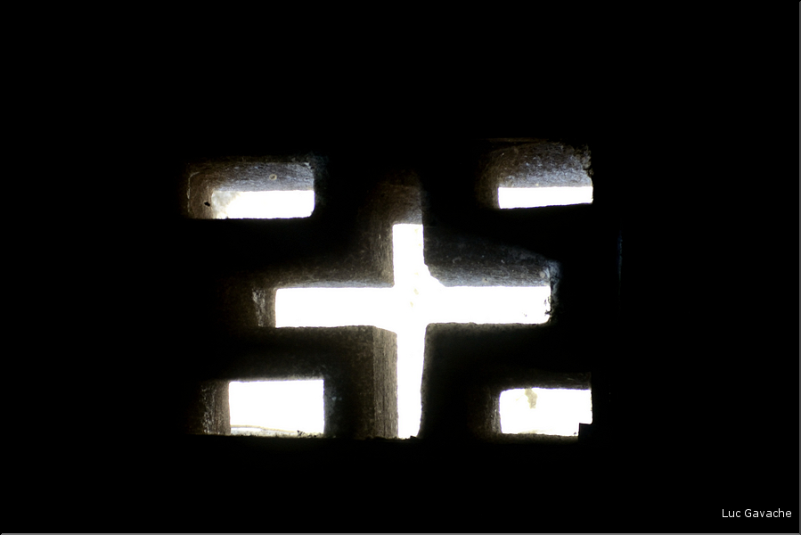 Beta Medhane Alem -l'église du sauveur du monde- est la plus vaste de Lalibella. (10)