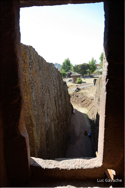 Chemin d'accès à l'église de Mariam. (1)