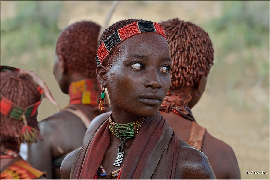 ... sous le regard des convives. (3)