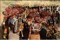 Les chants et les danses ont repris et la ferveur va monter crescendo. (13)