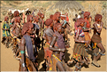 Les chants et les danses ont repris et la ferveur va monter crescendo. (18)