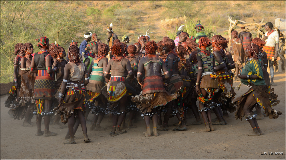 Les chants et les danses ont repris et la ferveur va monter crescendo. (38)