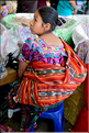Le marché de Solola est fréquenté par des ethnies hautes en couleurs, qui descendent directement des Maya. (2)