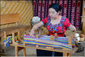 À San Juan les traditions mayas sont restées fortes, notamment avec la réalisation de tissus très colorés. (6)