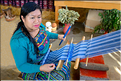 À San Juan les traditions mayas sont restées fortes, notamment avec la réalisation de tissus très colorés. (7)