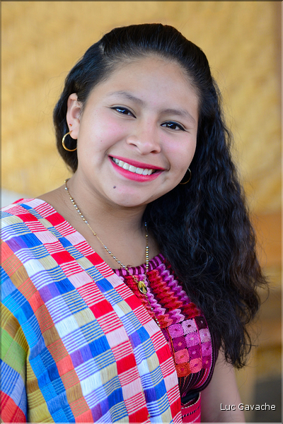 À San Juan les traditions mayas sont restées fortes, notamment avec la réalisation de tissus très colorés. (9)