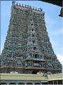 Le Temple de Sri Meenaski de Madurai est l'un des plus grands d'Inde. Il date du VIII ème siècle mais a été rebati au XIII et au XVII ème siècle. (4)