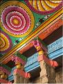 Le Temple de Sri Meenaski de Madurai est l'un des plus grands d'Inde. Il date du VIII ème siècle mais a été rebati au XIII et au XVII ème siècle. (13)