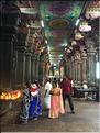 Le Temple de Sri Meenaski de Madurai est l'un des plus grands d'Inde. Il date du VIII ème siècle mais a été rebati au XIII et au XVII ème siècle. (15)