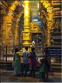 Le Temple de Sri Meenaski de Madurai est l'un des plus grands d'Inde. Il date du VIII ème siècle mais a été rebati au XIII et au XVII ème siècle. (16)