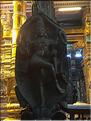 Le Temple de Sri Meenaski de Madurai est l'un des plus grands d'Inde. Il date du VIII ème siècle mais a été rebati au XIII et au XVII ème siècle. (17)