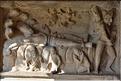 Arjuna's Penance représente la descente du Gange et date du VI et VIII ème siècle. Mahabalipuram. (7)