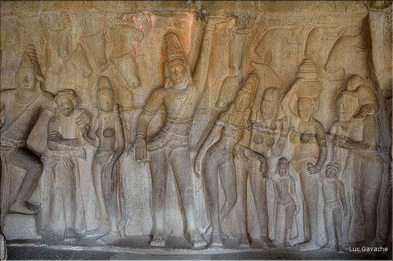 Arjuna's Penance représente la descente du Gange et date du VI et VIII ème siècle. Mahabalipuram. (12)