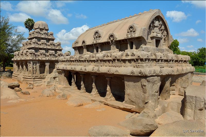 Les Five Rathas sont dédiés à Brahma, Vishnou, Indra, Durga et Shiva et datent du VI et VIII ème. Mahabalipuram. (5)
