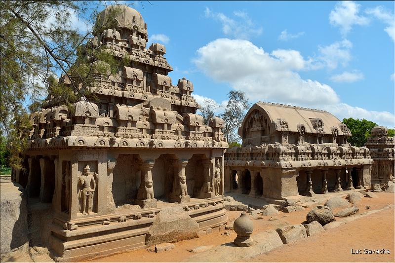Les Five Rathas sont dédiés à Brahma, Vishnou, Indra, Durga et Shiva et datent du VI et VIII ème. Mahabalipuram. (6)