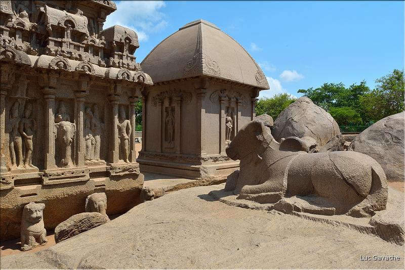Les Five Rathas sont dédiés à Brahma, Vishnou, Indra, Durga et Shiva et datent du VI et VIII ème. Mahabalipuram. (8)