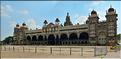 Mysore Palace témoigne de la grandeur des maharajas d'antan. Il est toujours en parti occupé par leur descendant. (13)