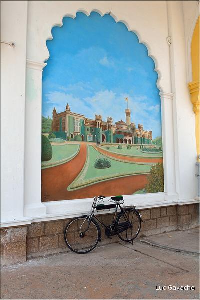 Mysore Palace témoigne de la grandeur des maharajas d'antan. Il est toujours en parti occupé par leur descendant. (22)