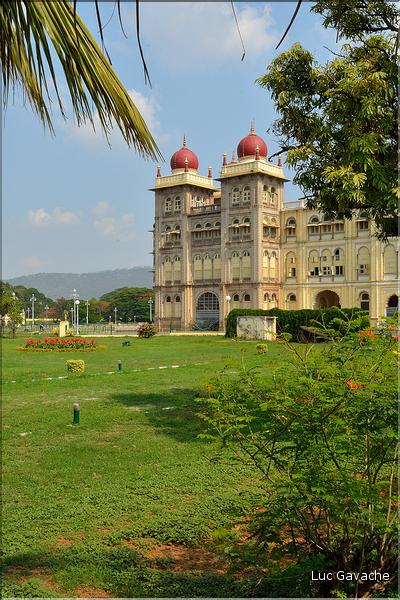 Mysore Palace témoigne de la grandeur des maharajas d'antan. Il est toujours en parti occupé par leur descendant. (23)