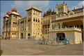 Mysore Palace témoigne de la grandeur des maharajas d'antan. Il est toujours en parti occupé par leur descendant. (26)