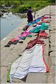 Rivière au abord du village de Srirangapatna. Pendant que certains lavent le linge, la vaisselle ou eux même...  (3)