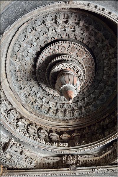 Le Temple de Somathpur entre Mysore et Bengalore date du XIII ème siècle et est dédié à Shiva. (31)