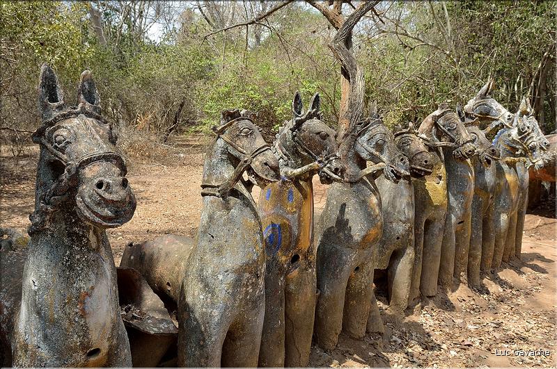 Le Sanctuaire d'Elangakodi est dédié à Ayannar un dieu Tamoul. (12)