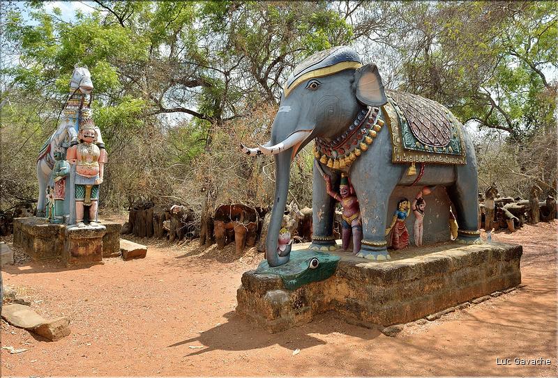 Le Sanctuaire d'Elangakodi est dédié à Ayannar un dieu Tamoul. (18)