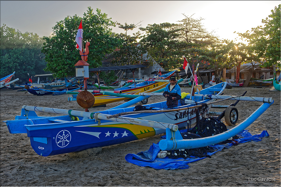 1 Lever de soleil sur le port de pêche de Jimbaran... (2)