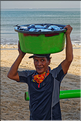 3 Les porteurs et les vendeuses prennent alors le poisson en charge... (Jimbaran). (8)
