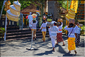 10 La région de Tanah Lot possède plusieurs temples qui attirent de nombreux pèlerins, notamment pendant la fête de Galungan. (1)