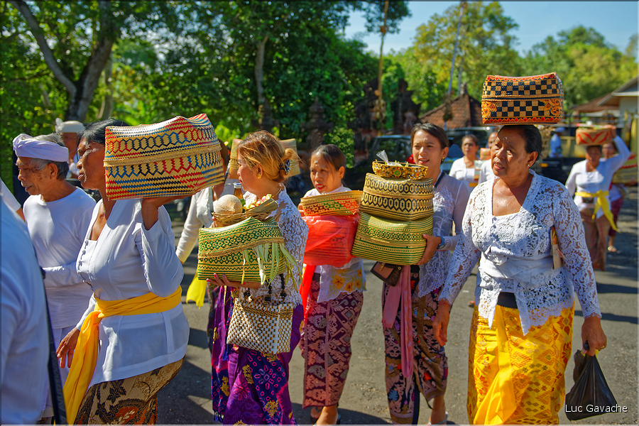 10 La région de Tanah Lot possède plusieurs temples qui attirent de nombreux pèlerins, notamment pendant la fête de Galungan. (5)