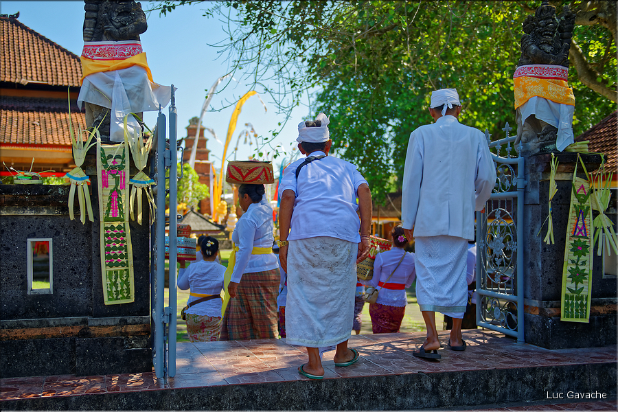 10 La région de Tanah Lot possède plusieurs temples qui attirent de nombreux pèlerins, notamment pendant la fête de Galungan. (8)