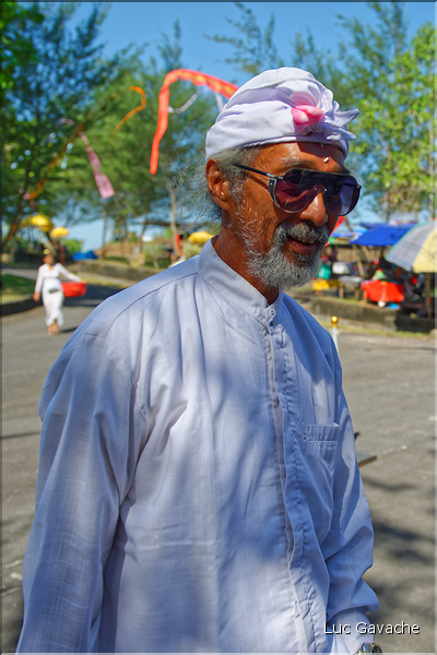 10 La région de Tanah Lot possède plusieurs temples qui attirent de nombreux pèlerins, notamment pendant la fête de Galungan. (10)