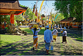 10 La région de Tanah Lot possède plusieurs temples qui attirent de nombreux pèlerins, notamment pendant la fête de Galungan. (11)