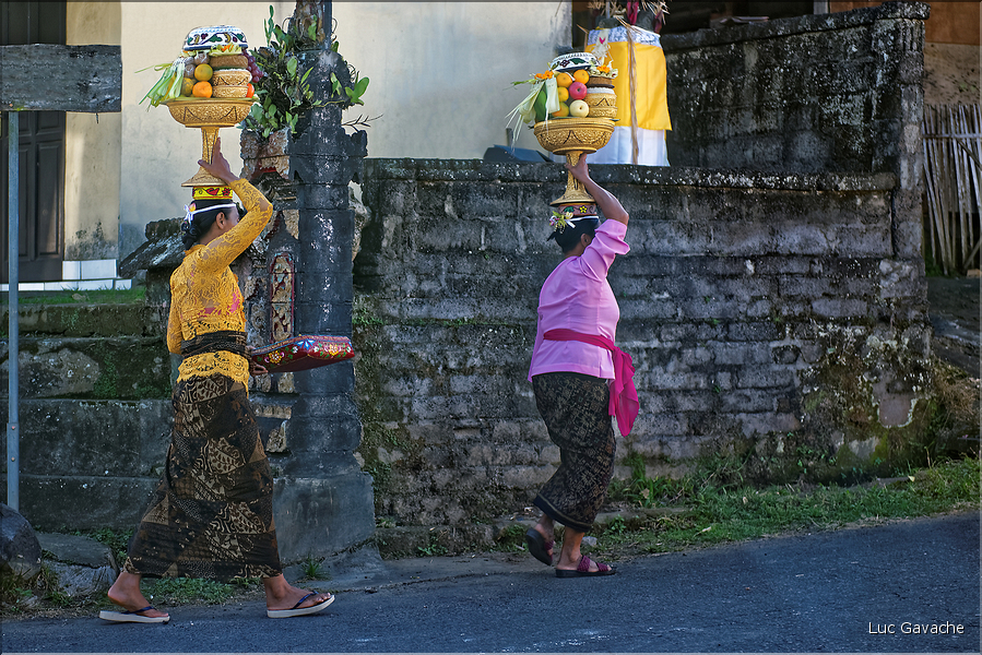 10 La région de Tanah Lot possède plusieurs temples qui attirent de nombreux pèlerins, notamment pendant la fête de Galungan. (14)