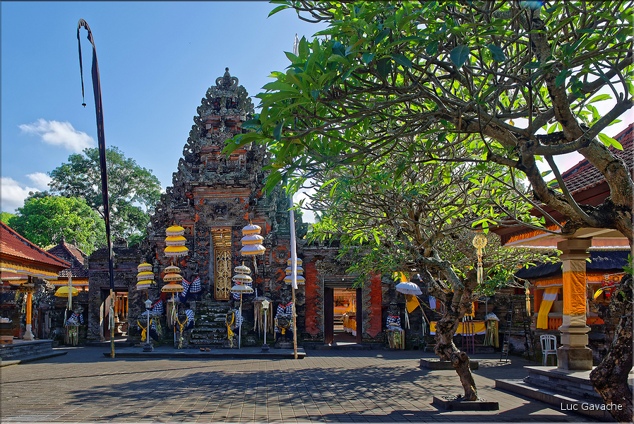 11 Le temple de Pura Taman Pule magnifiquement décoré pour la fête de Galungan. (1)