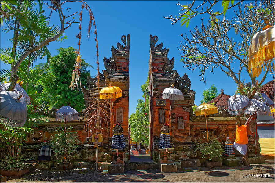 11 Le temple de Pura Taman Pule magnifiquement décoré pour la fête de Galungan. (12)