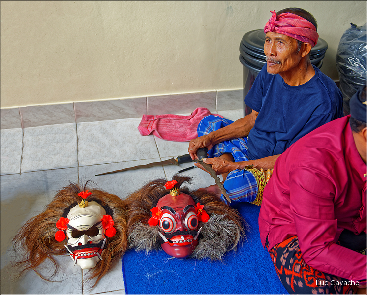13 Lieu et préparatifs pour le spectacle du Barong. (5)