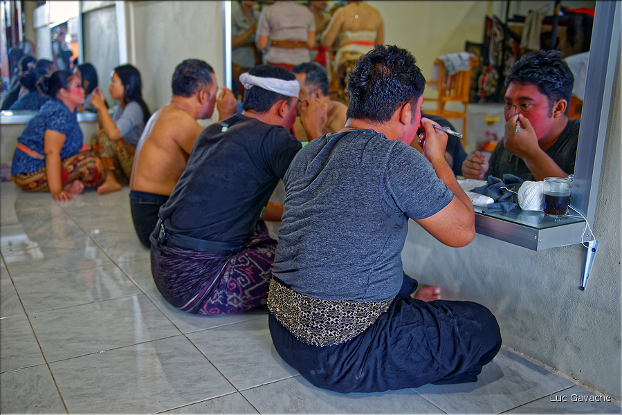 13 Lieu et préparatifs pour le spectacle du Barong. (8)
