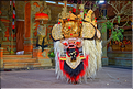 16 Le Barong est une créature mythique balinaise qui représente les forces du bien sur terre. (3)