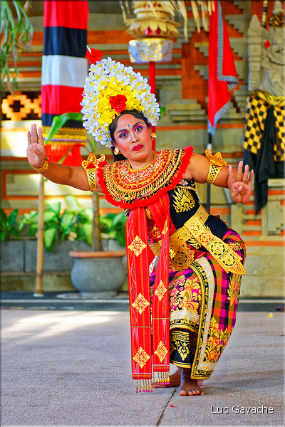 17 Danse traditionnelle balinaise pendant le spectacle du Barong. (1)