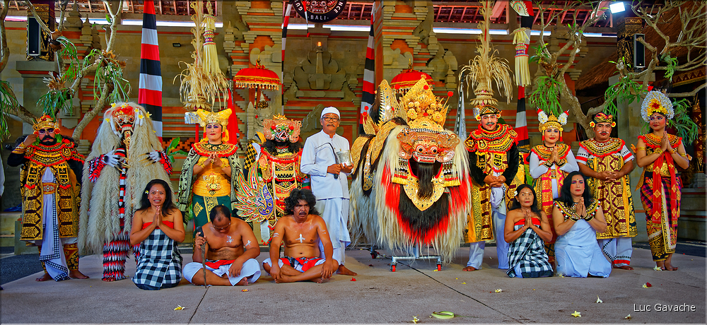 29 La troupe au grand complet. (3)