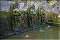Le temple hindou de Goa Gajah, qui veut dire grotte de l'éléphant, daterait du XIe siècle, on y trouve également des vestiges d'un ancien temple bouddhiste. (8)